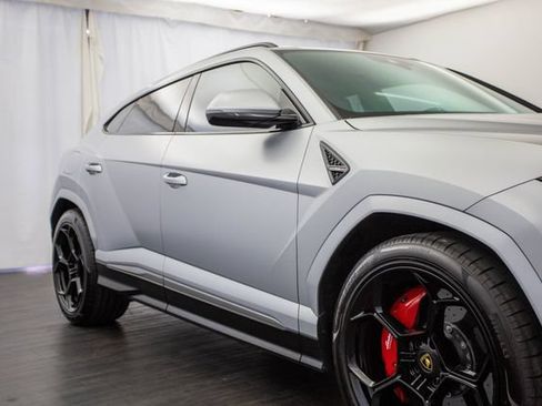 Used 2022 Lamborghini Urus AWD/4WD image 34
