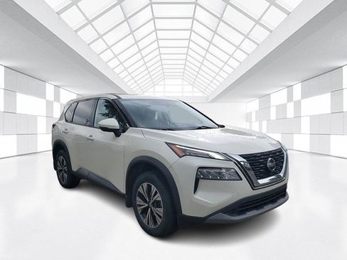 Certified 2021 Nissan Rogue SV image 3