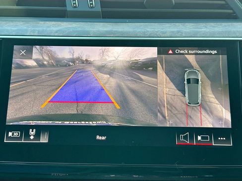 Used 2019 Audi e-tron Prestige w/ Prestige Package image 18