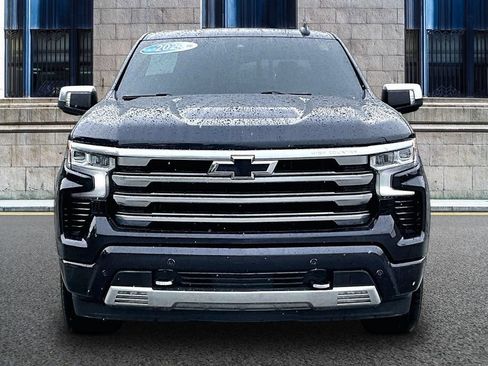Used 2024 Chevrolet Silverado 1500 High Country w/ High Country Premium Package AWD/4WD image 3