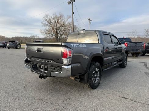 Used 2022 Toyota Tacoma TRD Off-Road image 7