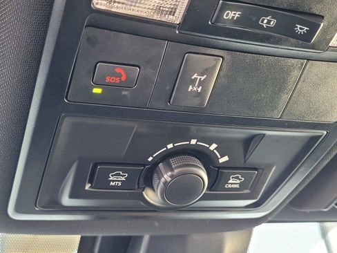 Used 2022 Toyota Tacoma TRD Off-Road AWD/4WD image 19