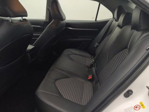 Used 2019 Toyota Camry SE FWD image 18
