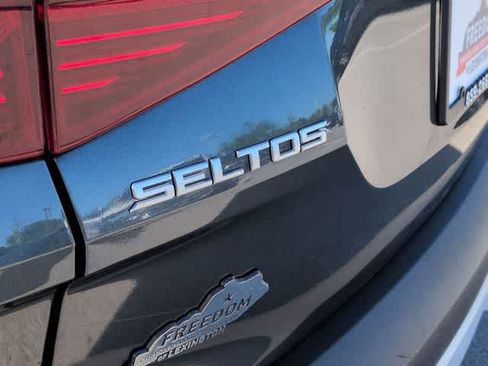 Used 2022 Kia Seltos EX AWD/4WD image 13
