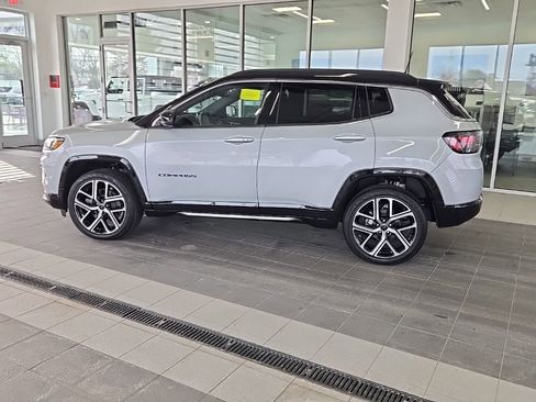 Used 2025 Jeep Compass Limited w/ Elite Group image 8