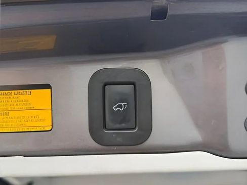 Used 2014 Toyota Sienna XLE image 39