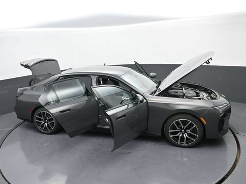 New 2026 BMW 750e xDrive AWD/4WD image 39