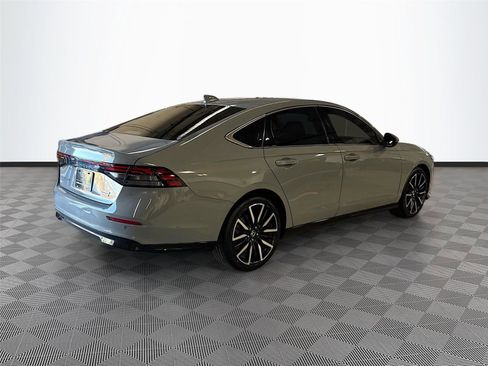Used 2024 Honda Accord Touring image 7