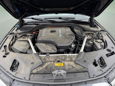 Used 2019 BMW 530e w/ Premium Package RWD image 10