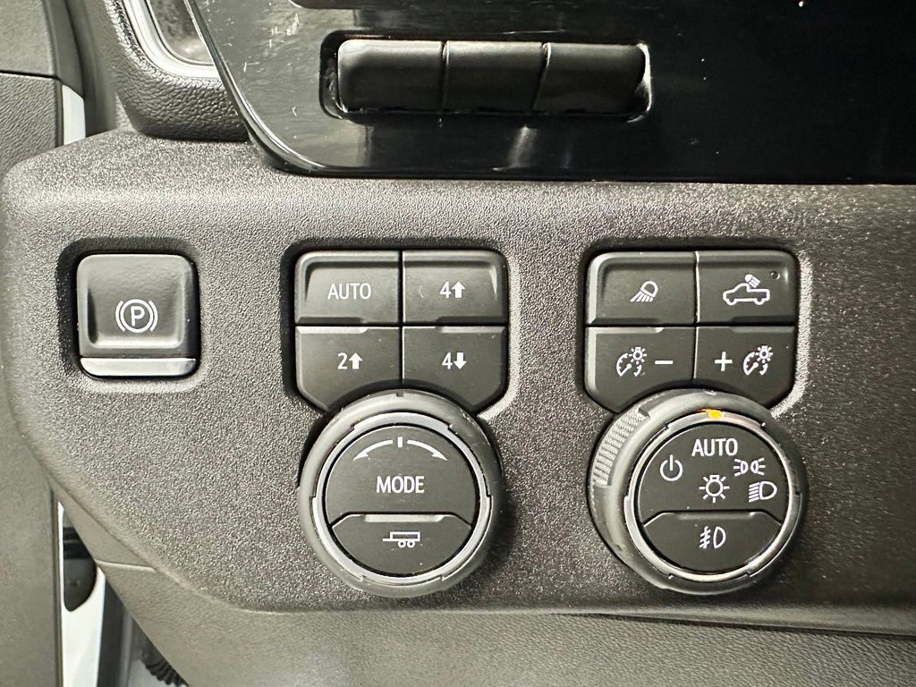 Used 2026 Chevrolet Silverado 2500 LTZ w/ LTZ Premium Package AWD/4WD image 21