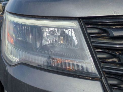 Used 2017 Ford Explorer Sport image 10