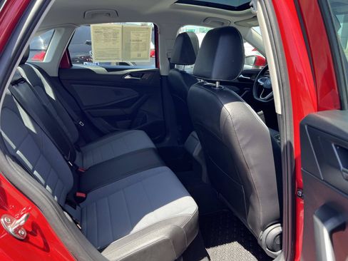 Used 2025 Volkswagen Jetta SE FWD image 30