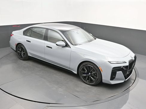New 2026 BMW 740i w/ Executive Package RWD image 40
