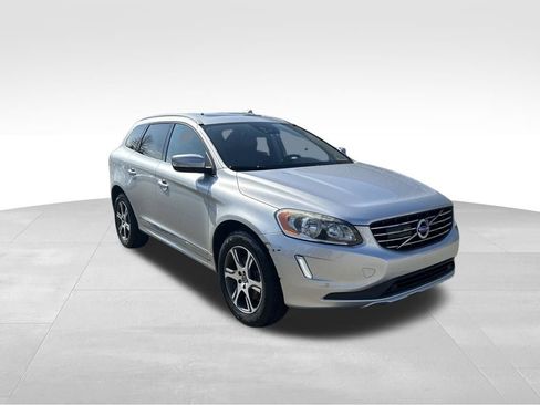 Used 2015 Volvo XC60 T6 w/ Proximity Package image 7
