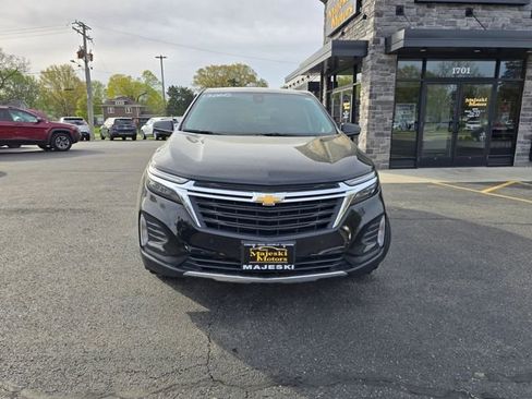 Used 2022 Chevrolet Equinox LT image 2