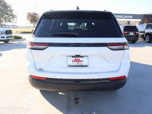 New 2025 Jeep Grand Cherokee Altitude image 22