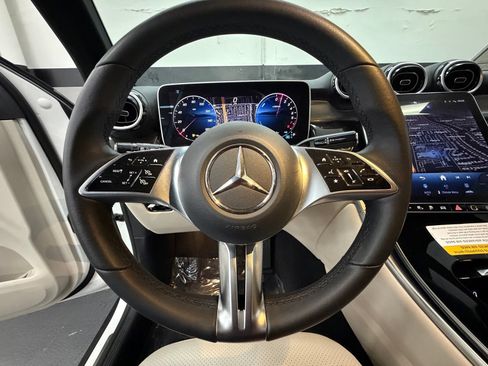 Used 2025 Mercedes-Benz GLC 350e 4MATIC image 30
