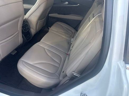 Used 2022 Lincoln Nautilus FWD w/ Premium Package image 11