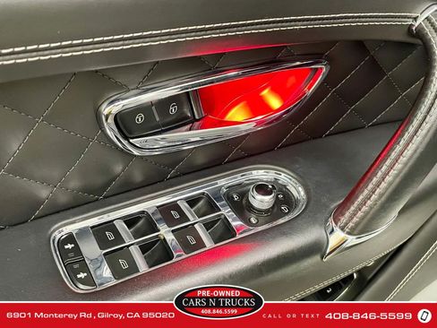Used 2018 Bentley Bentayga AWD/4WD image 52