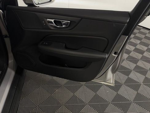 Used 2025 Volvo V60 B5 Cross Country Plus image 35