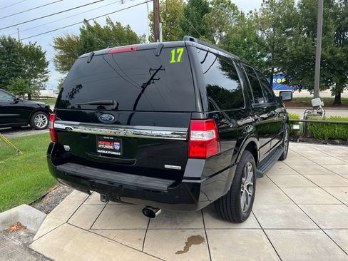 Used 2017 Ford Expedition XLT w/ Equipment Group 202A RWD image 12