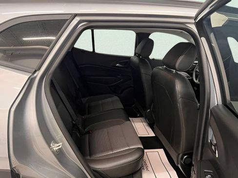 Certified 2025 Chevrolet Trax LT FWD image 10