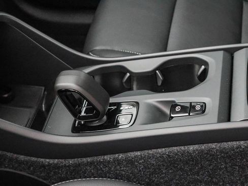 New 2026 Volvo XC40 B4 Core w/ Climate Package image 30