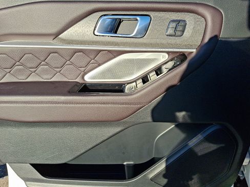 Used 2025 Ford Explorer Platinum w/ Ultimate Package image 13