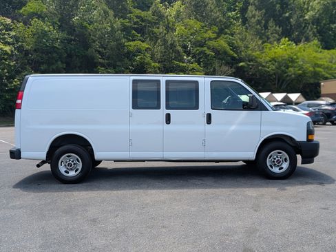 Used 2022 GMC Savana 3500 Extended w/ Driver Convenience Package RWD image 10