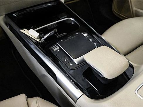 Used 2021 Mercedes-Benz GLB 250 4MATIC image 12