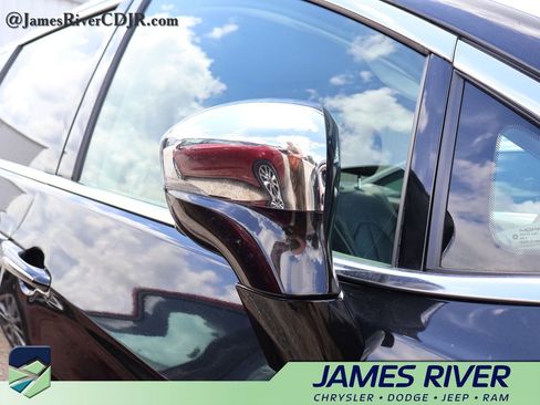 Used 2022 Chrysler Pacifica Limited FWD image 11