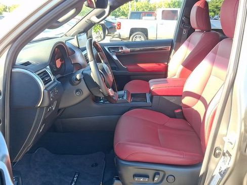 Used 2023 Lexus GX 460 Premium w/ Premium Package AWD/4WD image 10