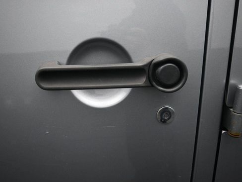 Used 2016 Jeep Wrangler Unlimited Sport image 14