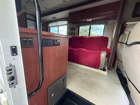 Used 2014 Ford E-450 and Econoline 450 Super Duty w/ Motorhome Prep Package RWD image 29