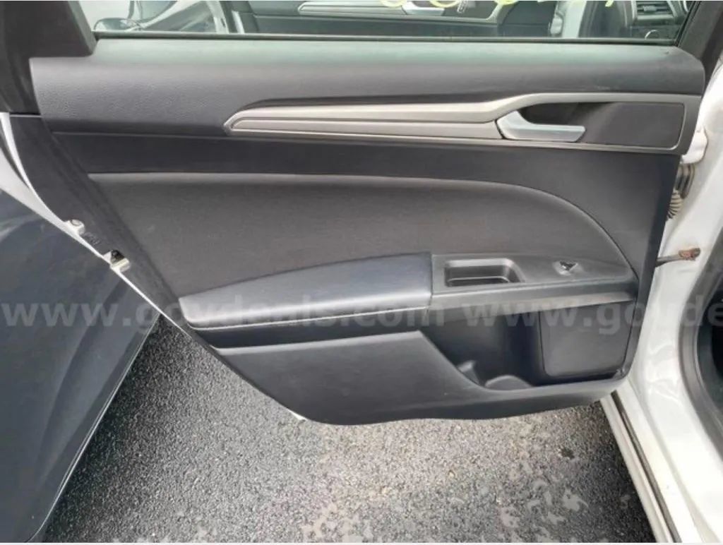 Used 2019 Ford Fusion SE FWD image 19