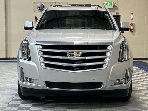 Used 2018 Cadillac Escalade ESV Luxury image 9
