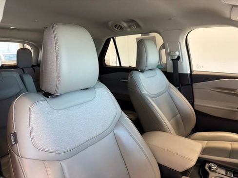 Used 2025 Ford Explorer Active w/ Active Comfort Package AWD/4WD image 39
