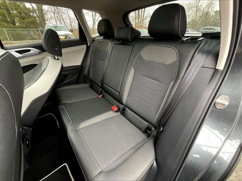 Used 2025 Volkswagen Taos SE w/ Panoramic Sunroof Package AWD/4WD image 15
