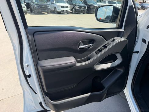Used 2022 Nissan Frontier SV w/ Technology Package RWD image 19
