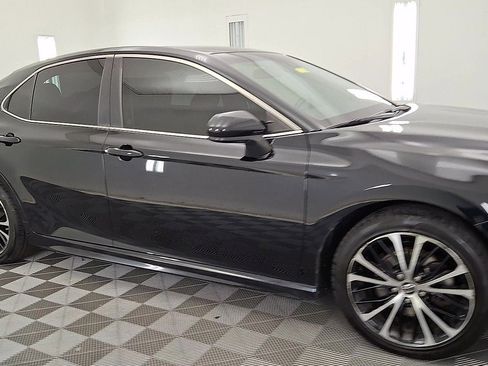 Used 2019 Toyota Camry SE image 6