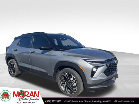 Used 2024 Chevrolet TrailBlazer RS w/ Convenience Package FWD image 3