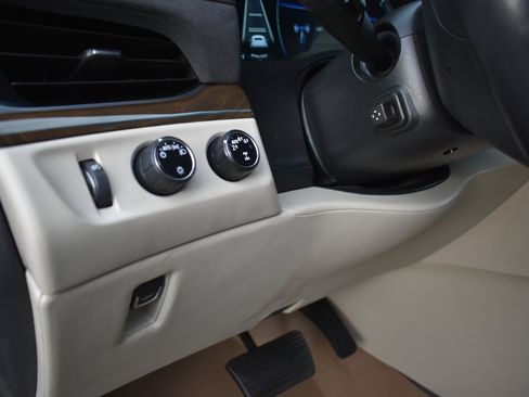 Used 2020 Cadillac Escalade ESV Premium Luxury image 42