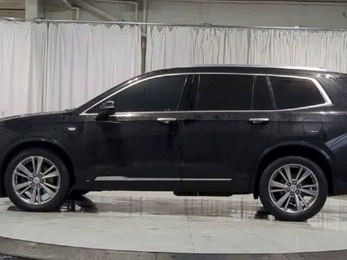 Used 2023 Cadillac XT6 Premium Luxury image 5