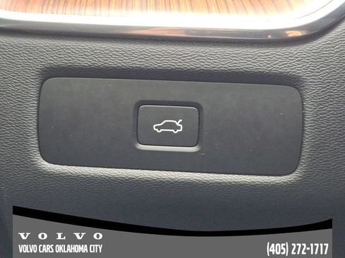 Certified 2024 Volvo XC60 B5 Ultimate w/ Protection Package Premier AWD/4WD image 21