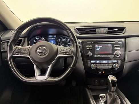 Used 2017 Nissan Rogue SV FWD image 25