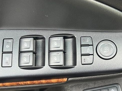 Used 2015 Chevrolet Tahoe LTZ image 25