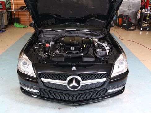 Used 2014 Mercedes-Benz SLK 250 w/ Premium Package image 9