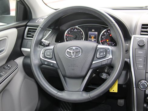 Used 2017 Toyota Camry SE image 11