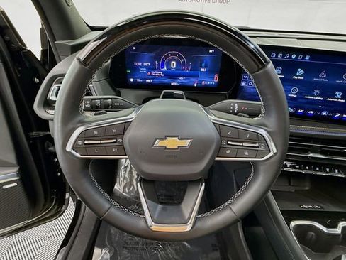 Used 2025 Chevrolet Traverse High Country w/ LPO, Floor Liner Package AWD/4WD image 12