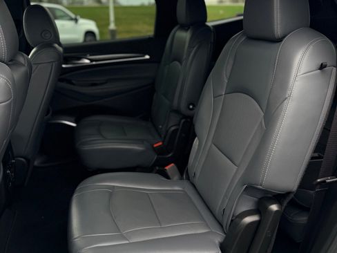 Used 2024 Buick Enclave Premium image 11